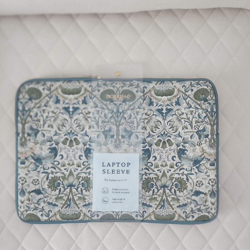 Morris & Co. Elegant Green Floral Laptop Sleeve